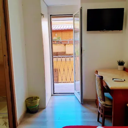 Pensión Napoleone Luxury 3*